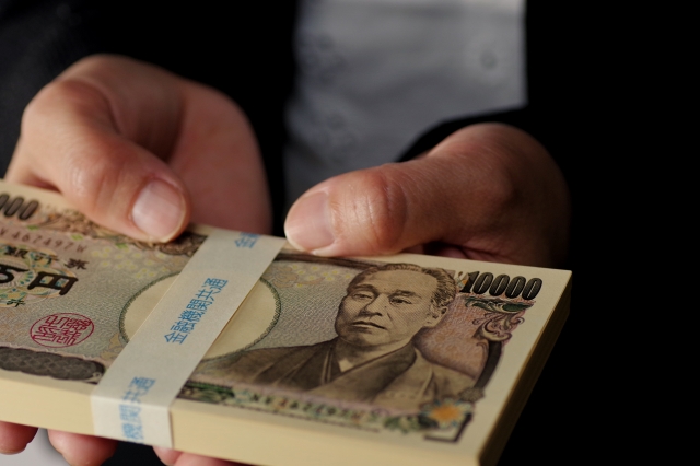 闇金業者に大金を渡してしまう。藤岡市で弁護士に無料相談して解決へ